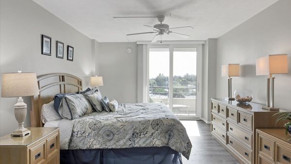 Master Bedroom (Angle)