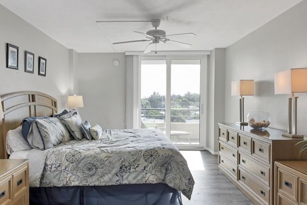 Master Bedroom (Angle)