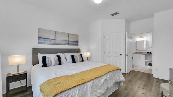 Master Bedroom (Angle 2)