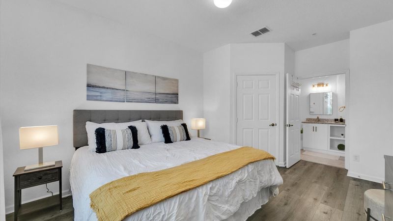 Master Bedroom (Angle 2)
