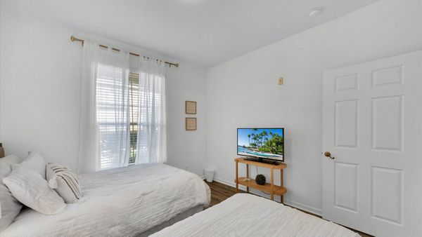 Twin/Double Bedroom 2 (Angle)
40" TV