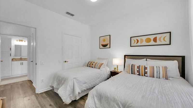 Twin/Double Bedroom 2 (Angle 2)