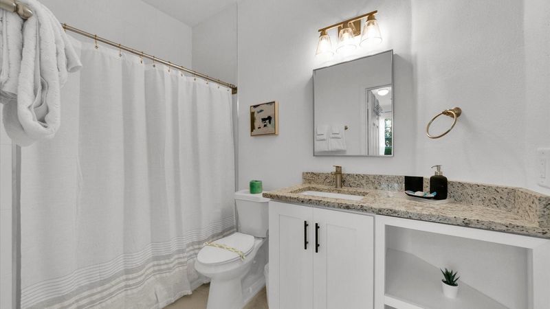 Master King Bathroom 1
Shower