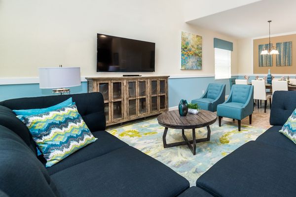 Living Room (Angle)
60" Smart TV Blu-Ray