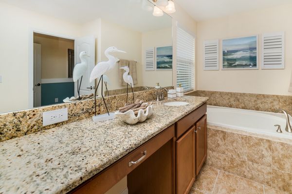 Master King Bathroom 2 Upstairs
Tub and Shower
