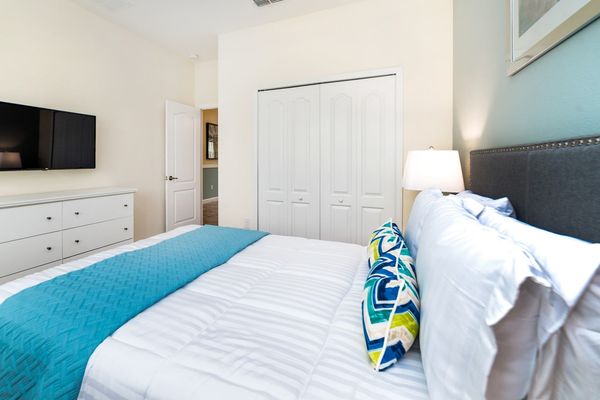 Queen Bedroom 3 (Angle)
43" Roku TV