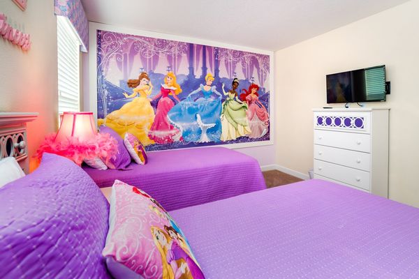 Two Twins Bedroom 5 (Angle)
32" Smart TV