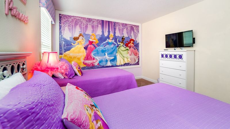 Two Twins Bedroom 5 (Angle)
32" Smart TV