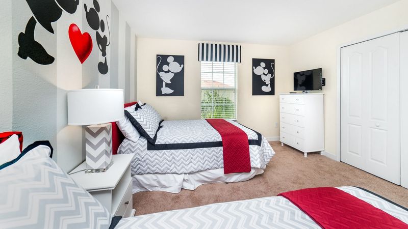 Double/Double Bedroom 4 (Angle)
32" Smart TV