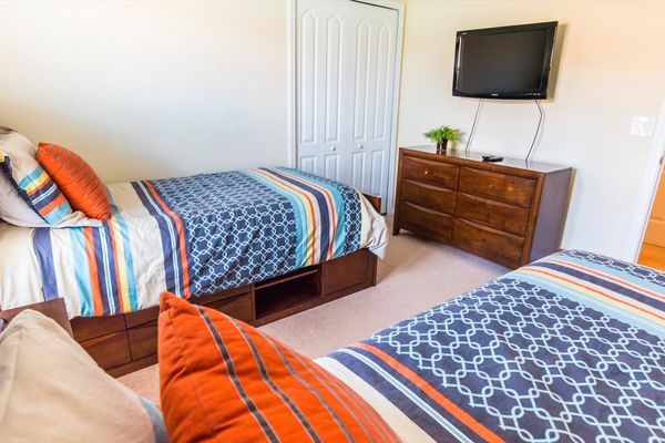 Two Twins Bedroom 4 Upstairs
32" TV