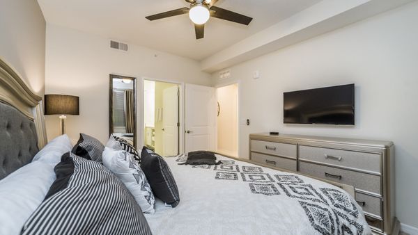 Master King Bedroom 1 
40" Smart TV