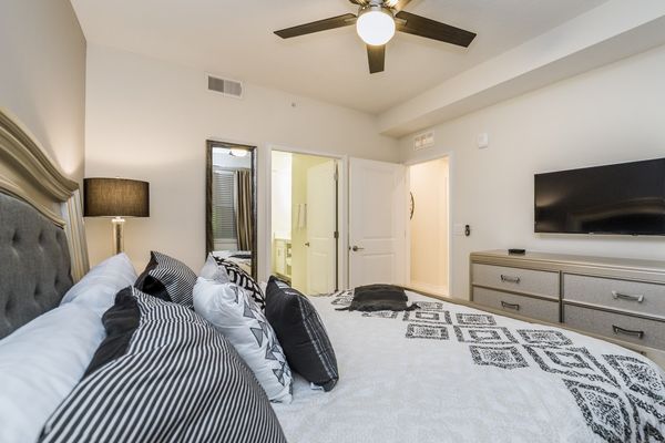 Master King Bedroom 1 
40" Smart TV