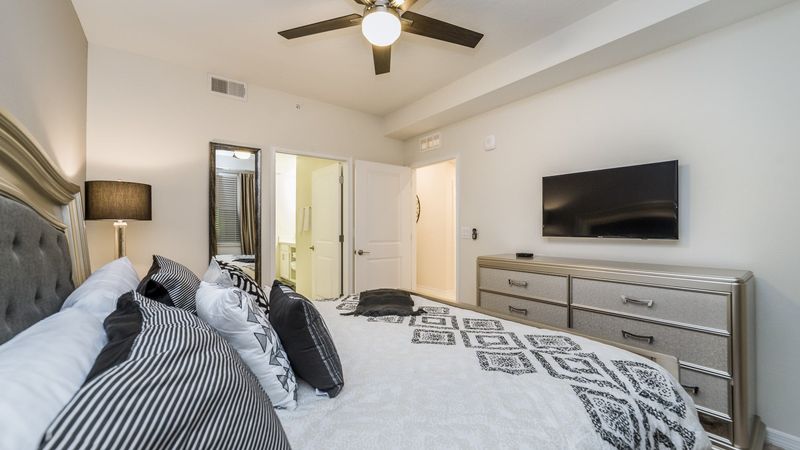 Master King Bedroom 1 
40" Smart TV