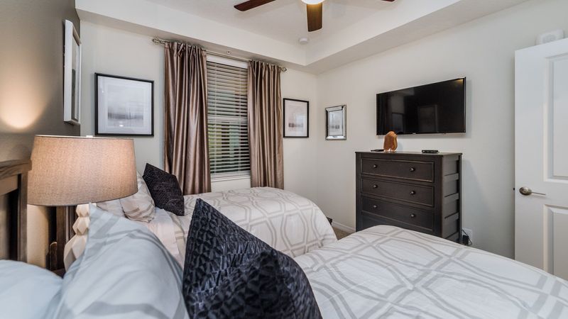 Two Twins Bedroom 2
40" Smart TV