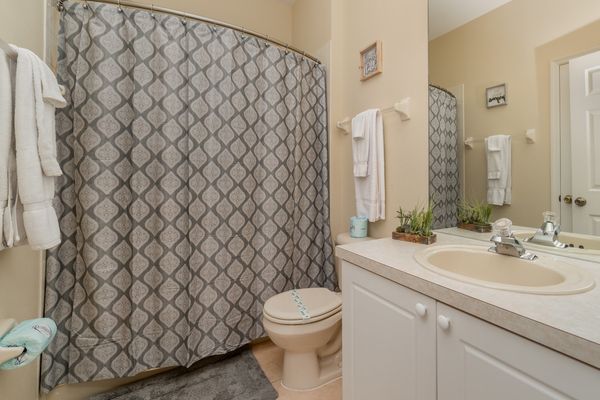 Hall Bathroom 
(Tub/Shower Combo)