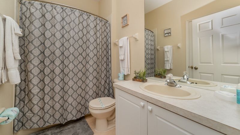 Hall Bathroom 
(Tub/Shower Combo)