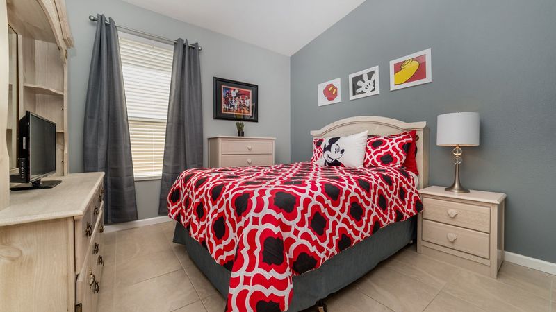 Queen Suite Bedroom 2