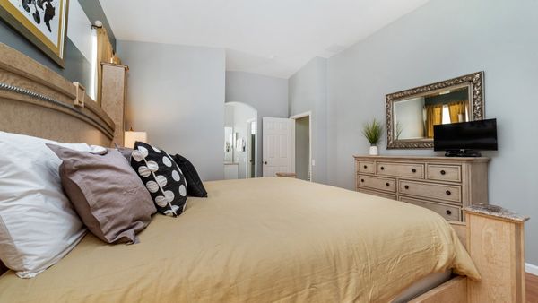 Master King Bedroom 1 (Angle)
43" Roku TV
TV has been updated