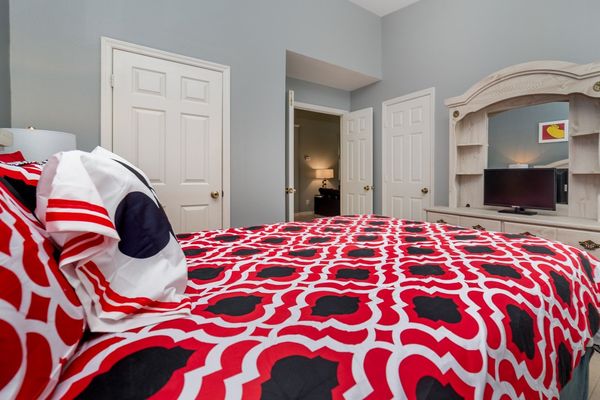 Queen Suite Bedroom 2 (Angle)
43" Roku TV
TV has been updated