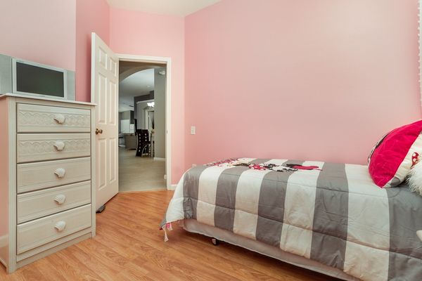 TwoTwins Bedroom 3 (Angle)
32" Roku TV
TV has been updated