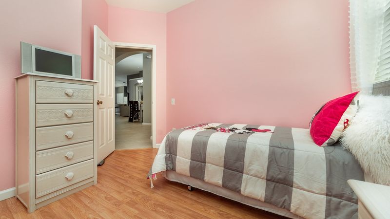 TwoTwins Bedroom 3 (Angle)
32" Roku TV
TV has been updated