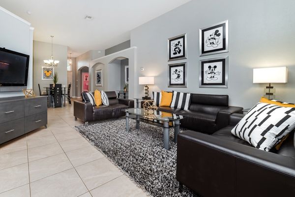 Living Room (Angle)
50"Smart TV