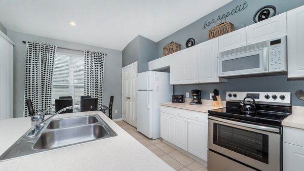 Kitchen (Angle)
