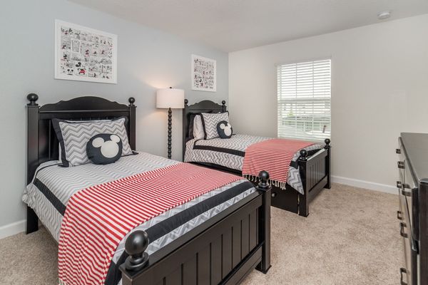 Twin/Twin Bedroom 3 Upstairs