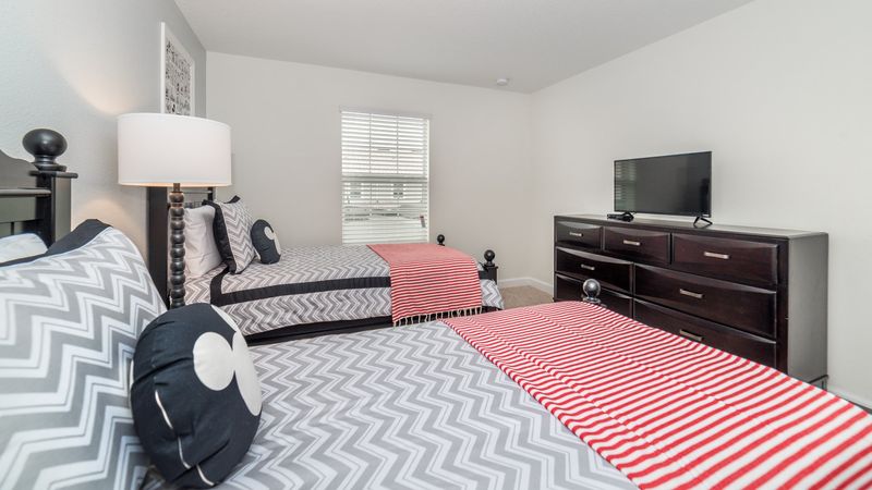 Twin/Twin Bedroom 3
32" TV