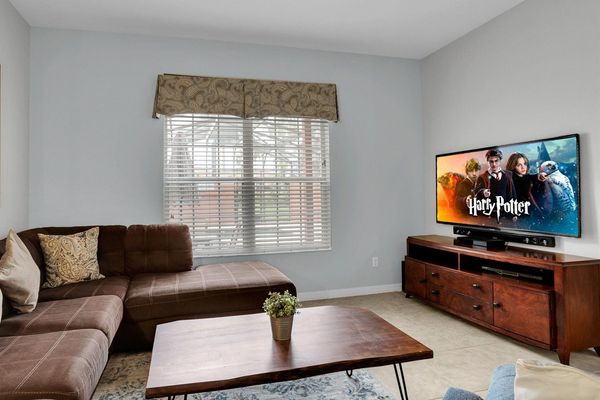 Living Room (Angle)
60" TV
Sound Bar
Blu-Ray