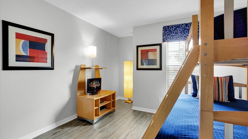 Twin/Double Bunk Bedroom 2 (Angle)
32" Roku TV - TV has been updated