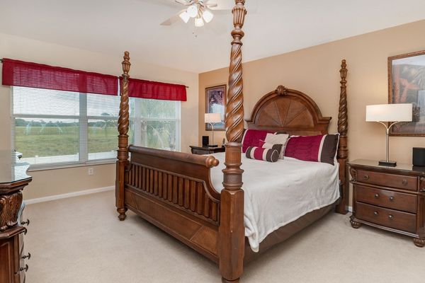 Master King Master Bedroom 1 Upstairs
32" Roku TV