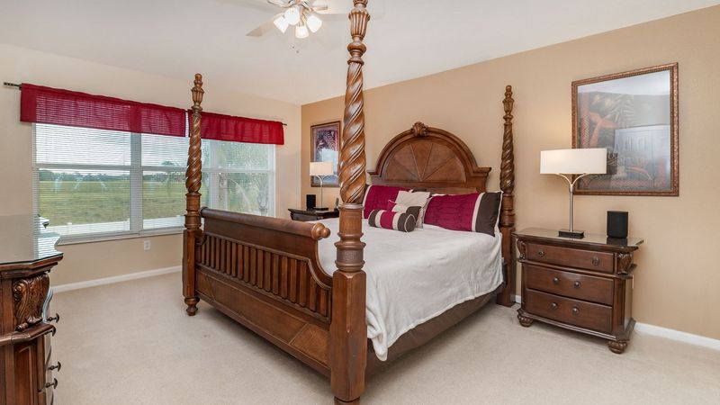 Master King Master Bedroom 1 Upstairs
32" Roku TV