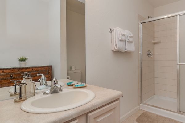 Queen Suite Bathroom 4 Upstairs
Shower