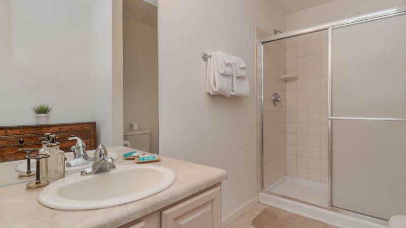 Queen Suite Bathroom 4 Upstairs
Shower