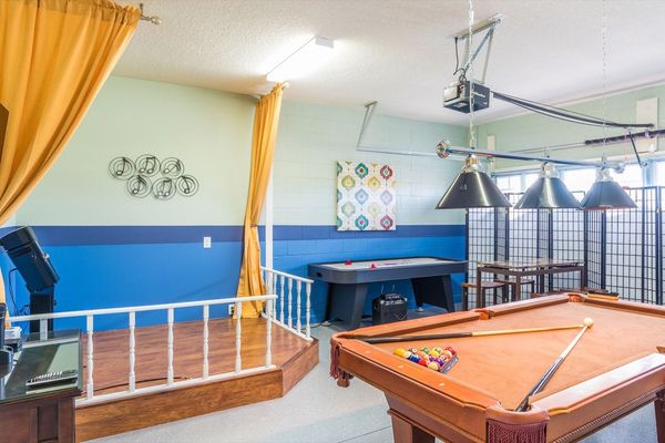 Game Room
42" Smart TV
Pool Table
Air Hockey
Karaoke
Video Game
