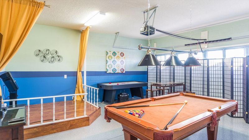 Game Room
42" Smart TV
Pool Table
Air Hockey
Karaoke
Video Game