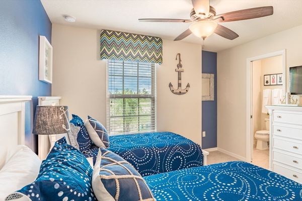 Two Twins Suite Bedroom 3 (Angle)
32" TV