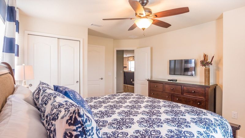 King Suite Bedroom 2 (Angle)
32" Smart TV