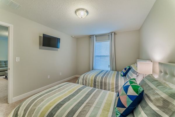 Twin/Double Bedroom 3 (Angle)
32" TV