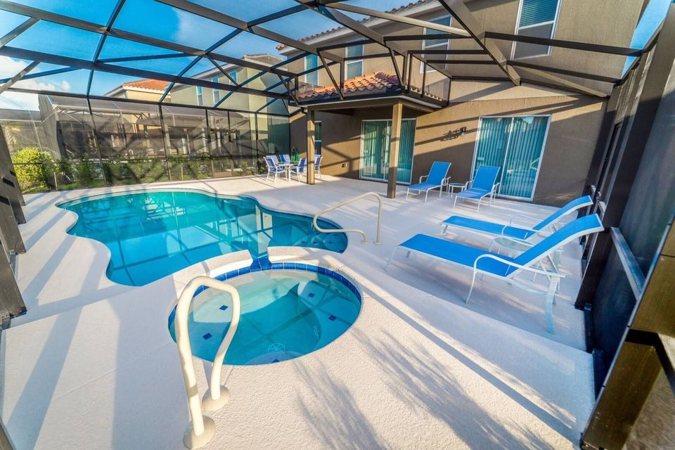 Pool/Spa
Faces North
