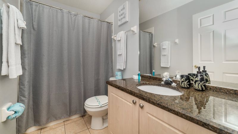 Hall Bathroom Upstairs 3
Tub/Shower Combo