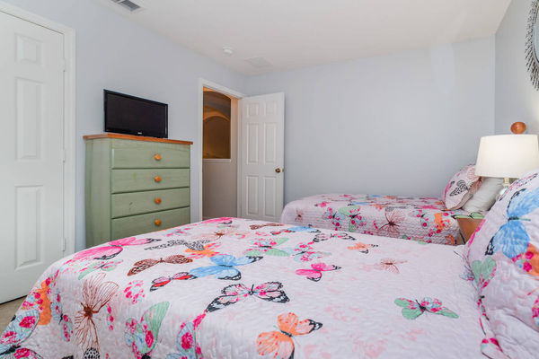 Two Twins Bedroom 3 (Angle)
24" TV