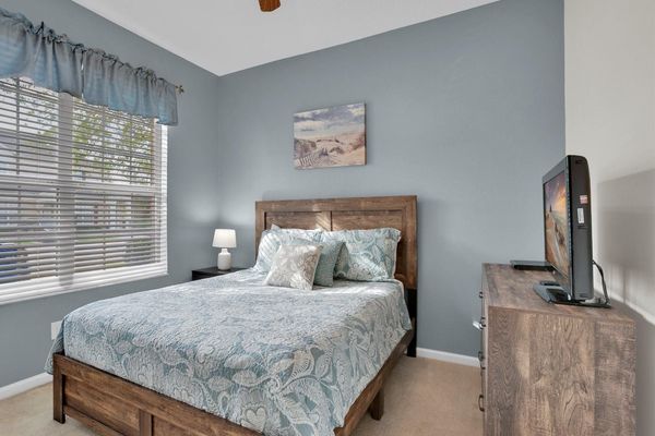 Queen Bedroom 3 Downstairs
Shared Bathroom
32" TV