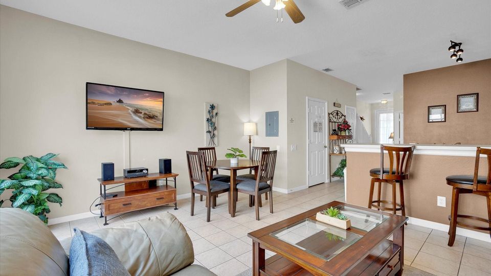 Living Room/Dining