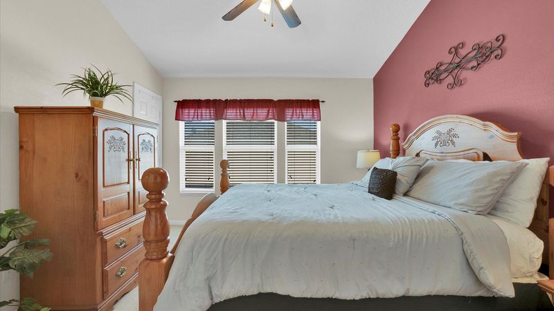 Master King Bedroom 1 Upstairs
Attached Bathroom
39" Smart TV
