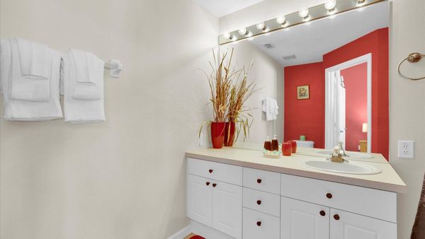 Master King Bathroom 1 (Angle)