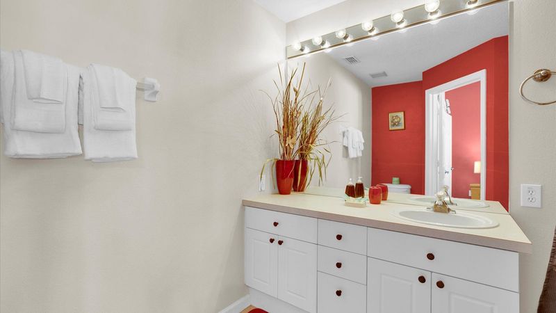 Master King Bathroom 1 (Angle)