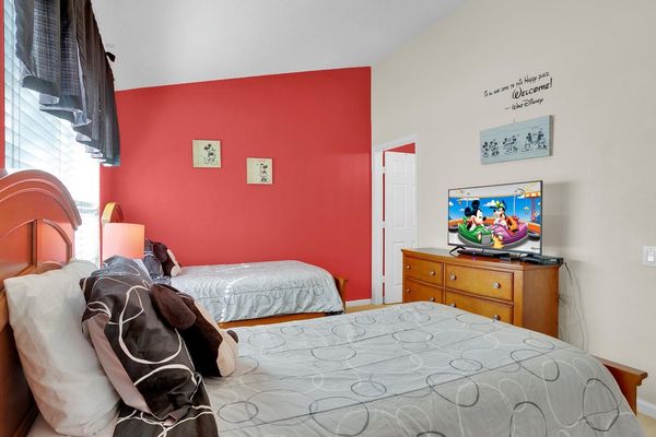 Two Twins Bedroom 2 (Angle)
39" Smart TV