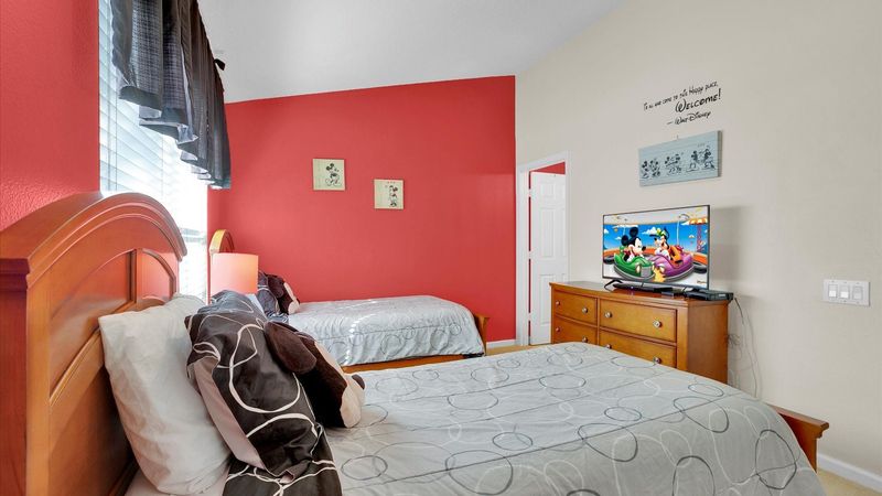 Two Twins Bedroom 2 (Angle)
39" Smart TV